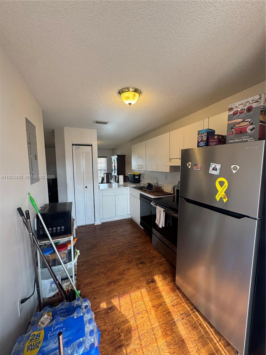 LESLIE ESTATES SEC SIX - Residential