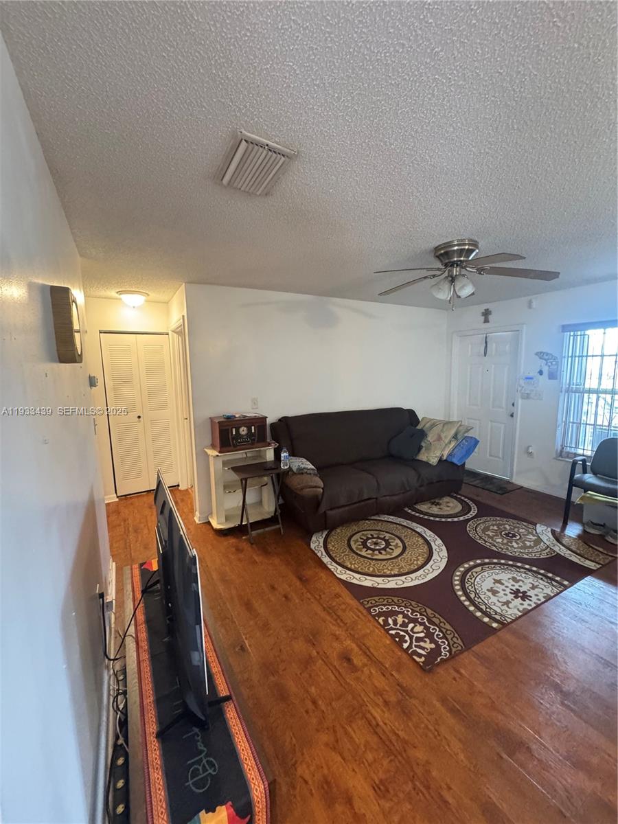 LESLIE ESTATES SEC SIX - Residential