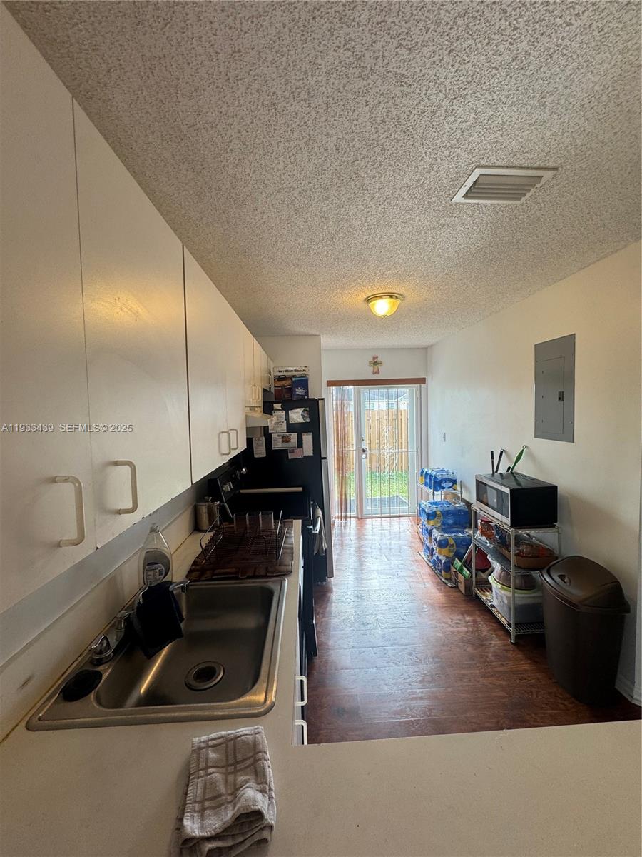 LESLIE ESTATES SEC SIX - Residential