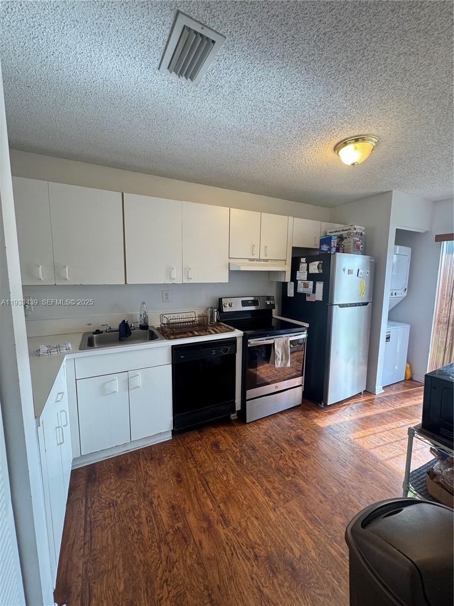 LESLIE ESTATES SEC SIX - Residential