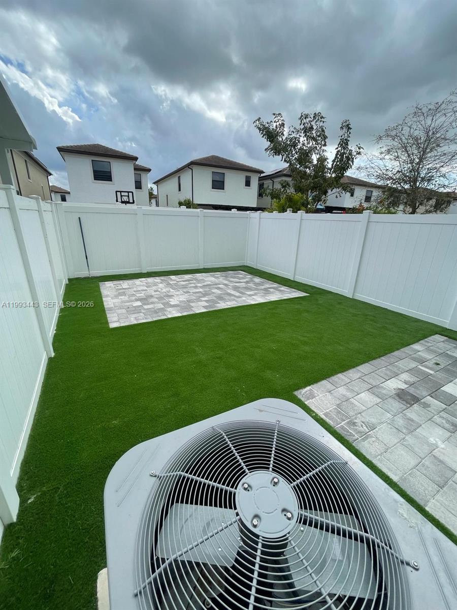AQUABELLA NORTH - Residential Lease