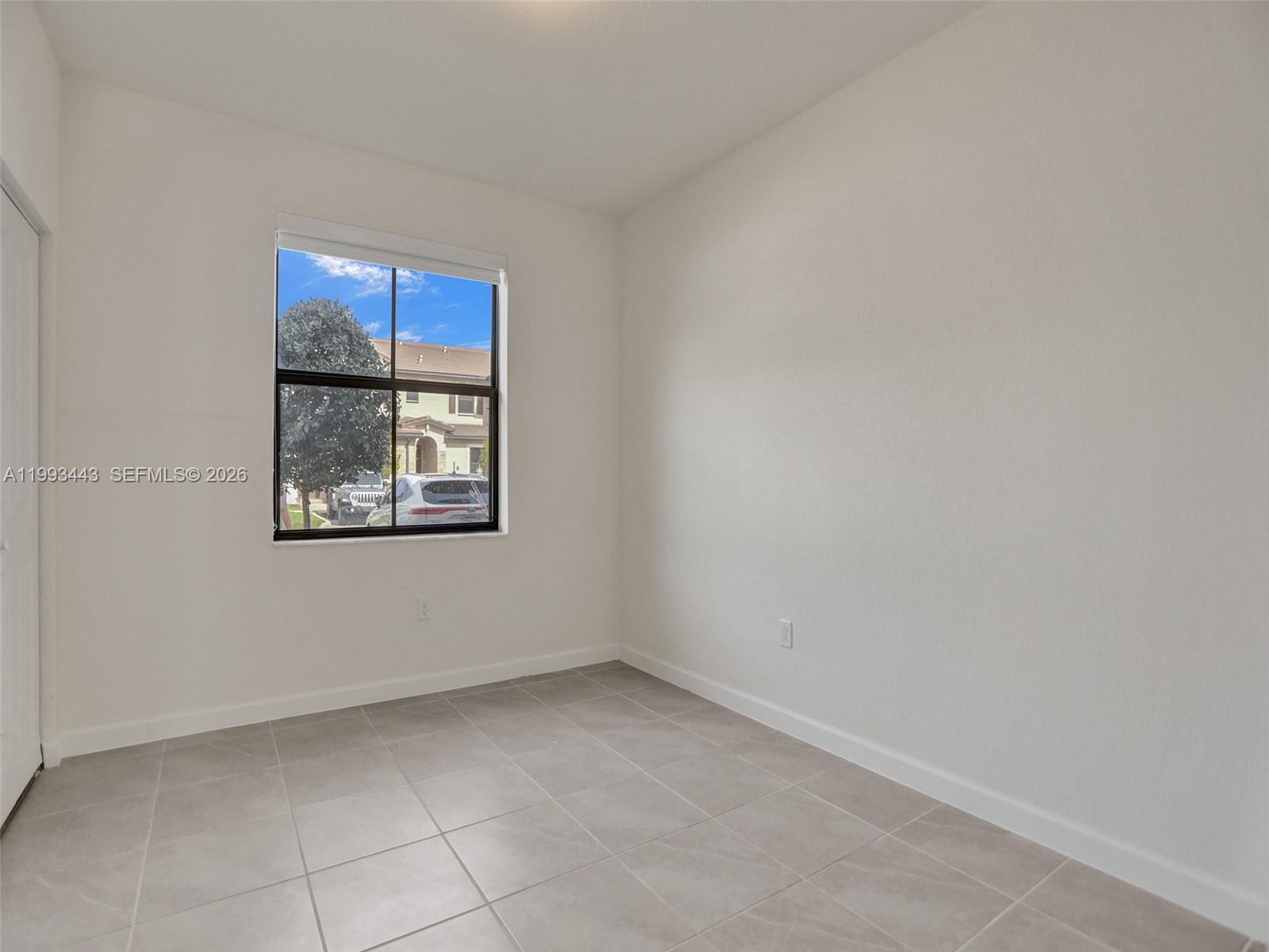 AQUABELLA NORTH - Residential Lease