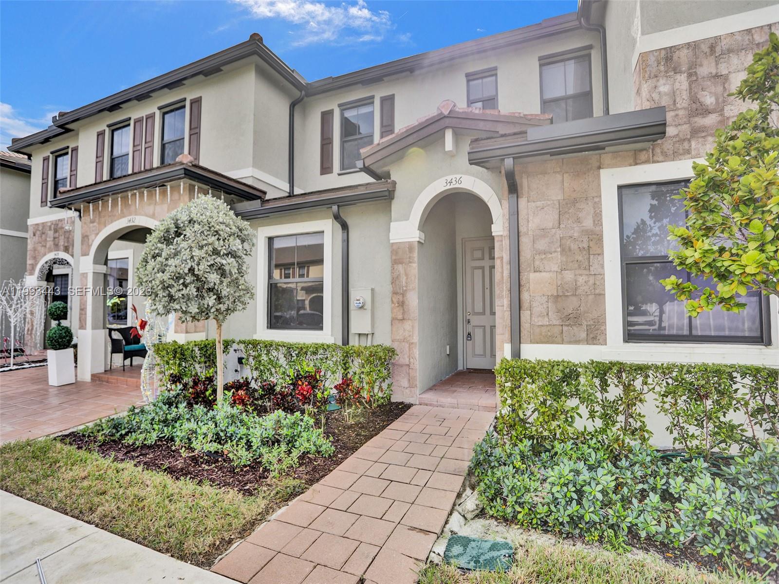 AQUABELLA NORTH - Residential Lease