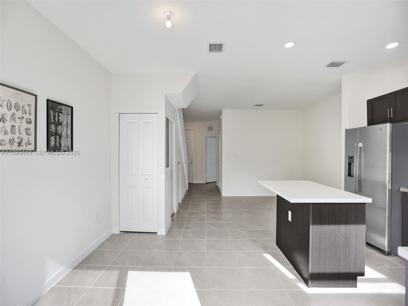 AQUABELLA NORTH - Residential Lease
