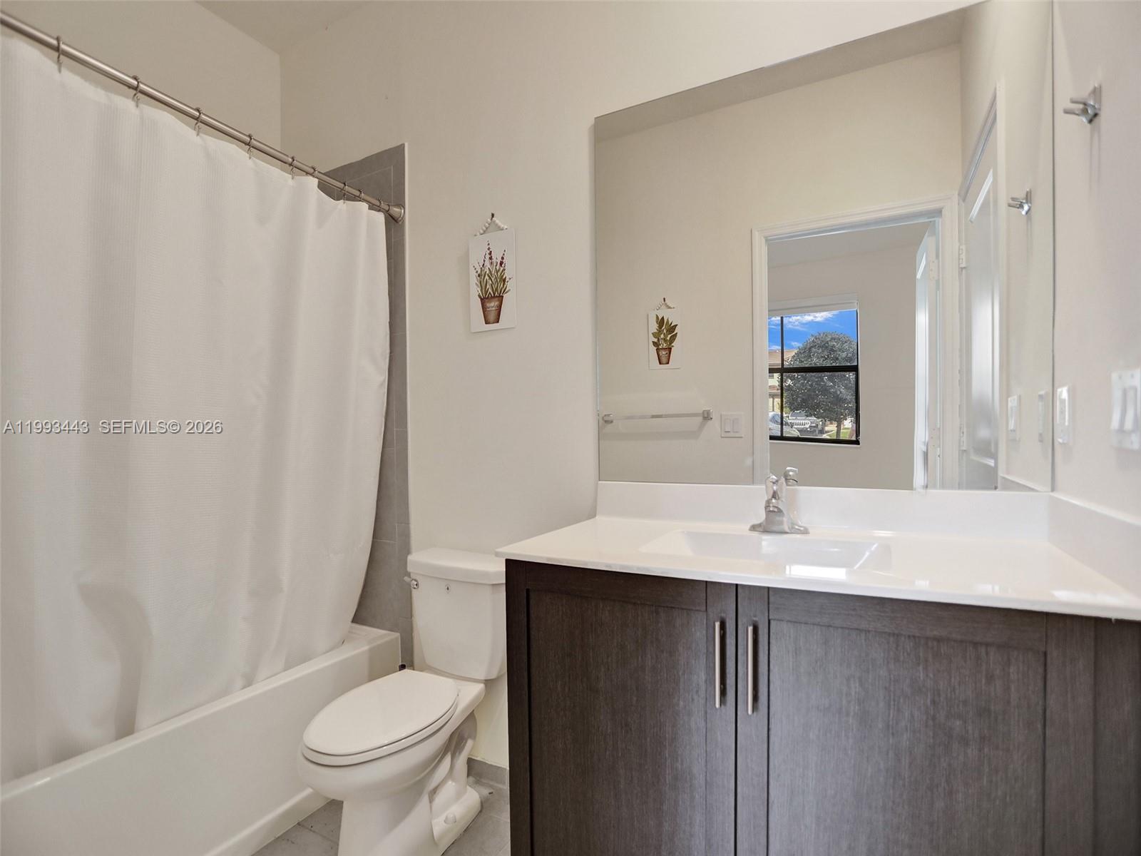 AQUABELLA NORTH - Residential Lease