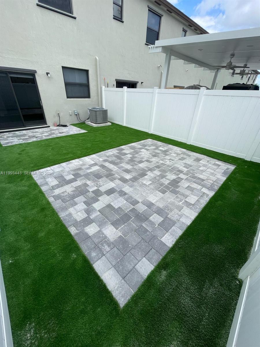 AQUABELLA NORTH - Residential Lease