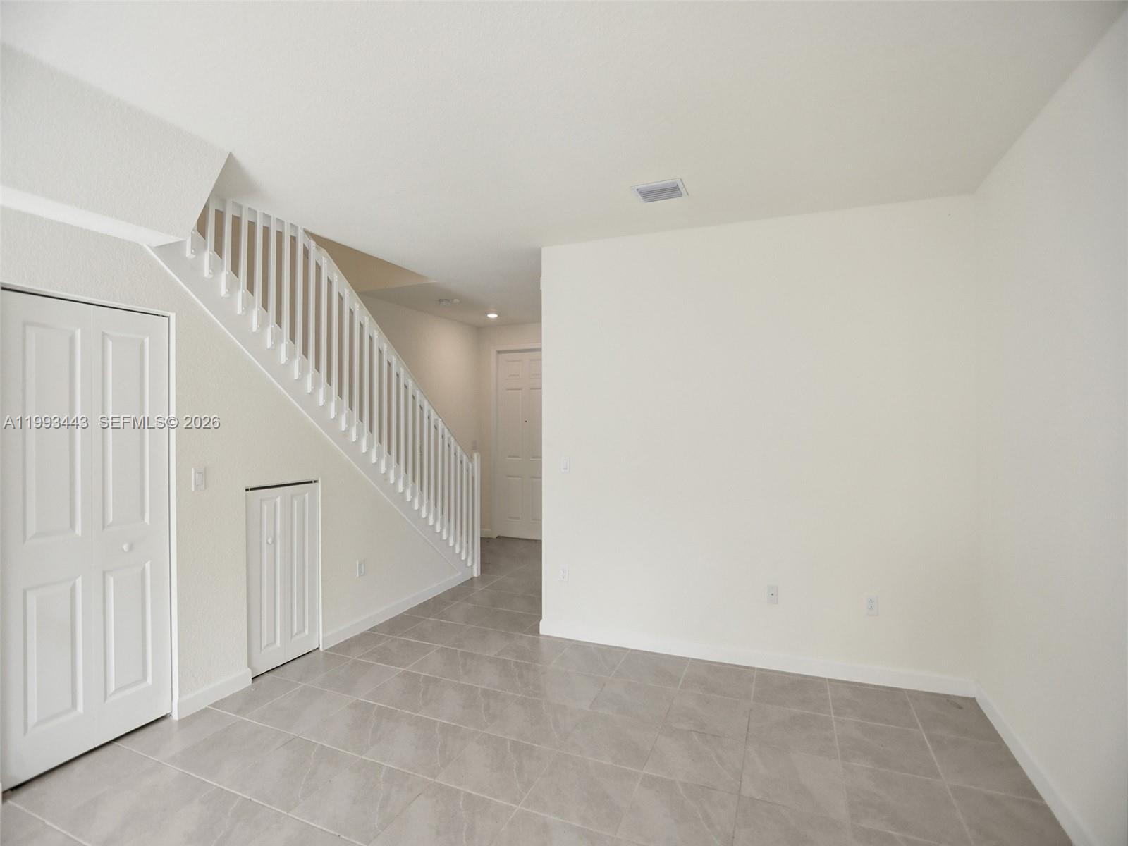 AQUABELLA NORTH - Residential Lease