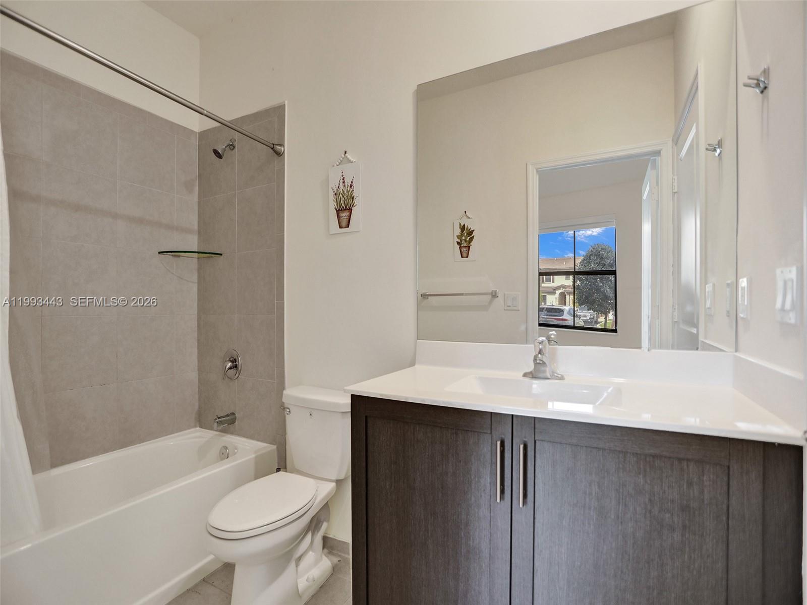 AQUABELLA NORTH - Residential Lease