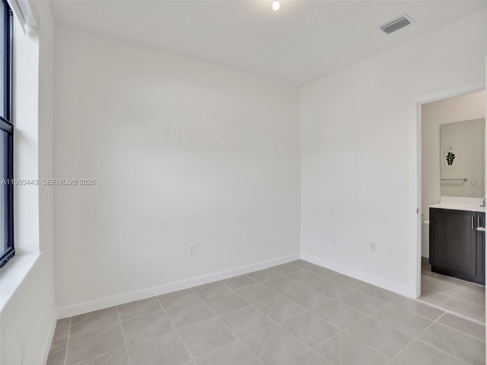 AQUABELLA NORTH - Residential Lease