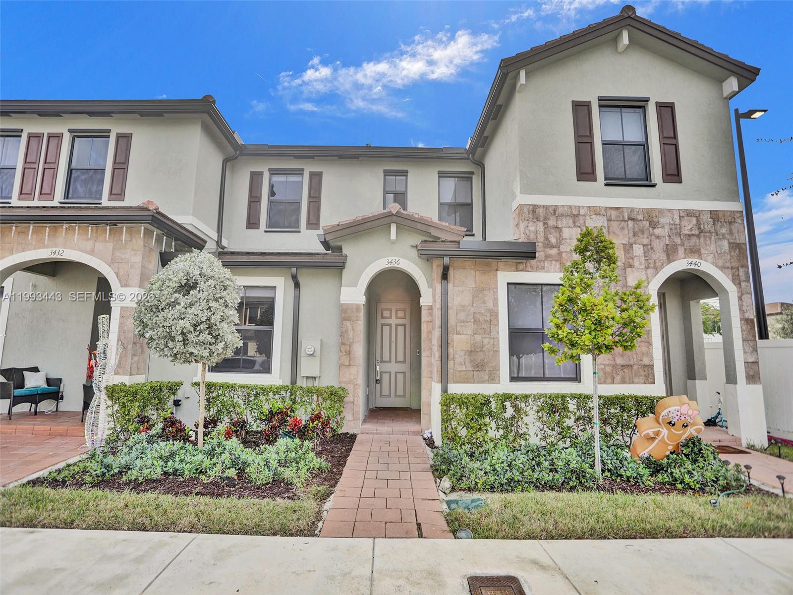 AQUABELLA NORTH - Residential Lease