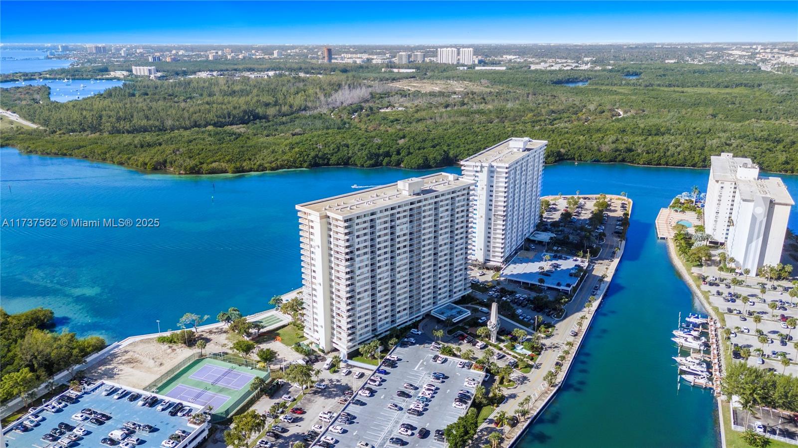 ARLEN HOUSE CONDO - Residential