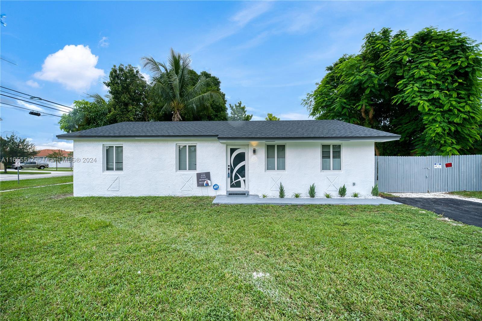 25 Sw 17th Ave, Homestead, Miami-Dade County, Florida - 3 Bedrooms  
2 Bathrooms - 