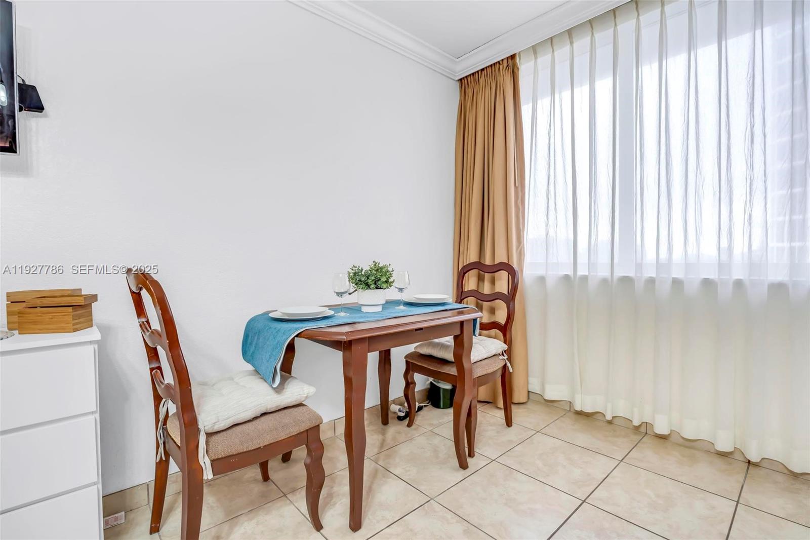 THE AVENTURA BEACH CLUB C - Residential Lease