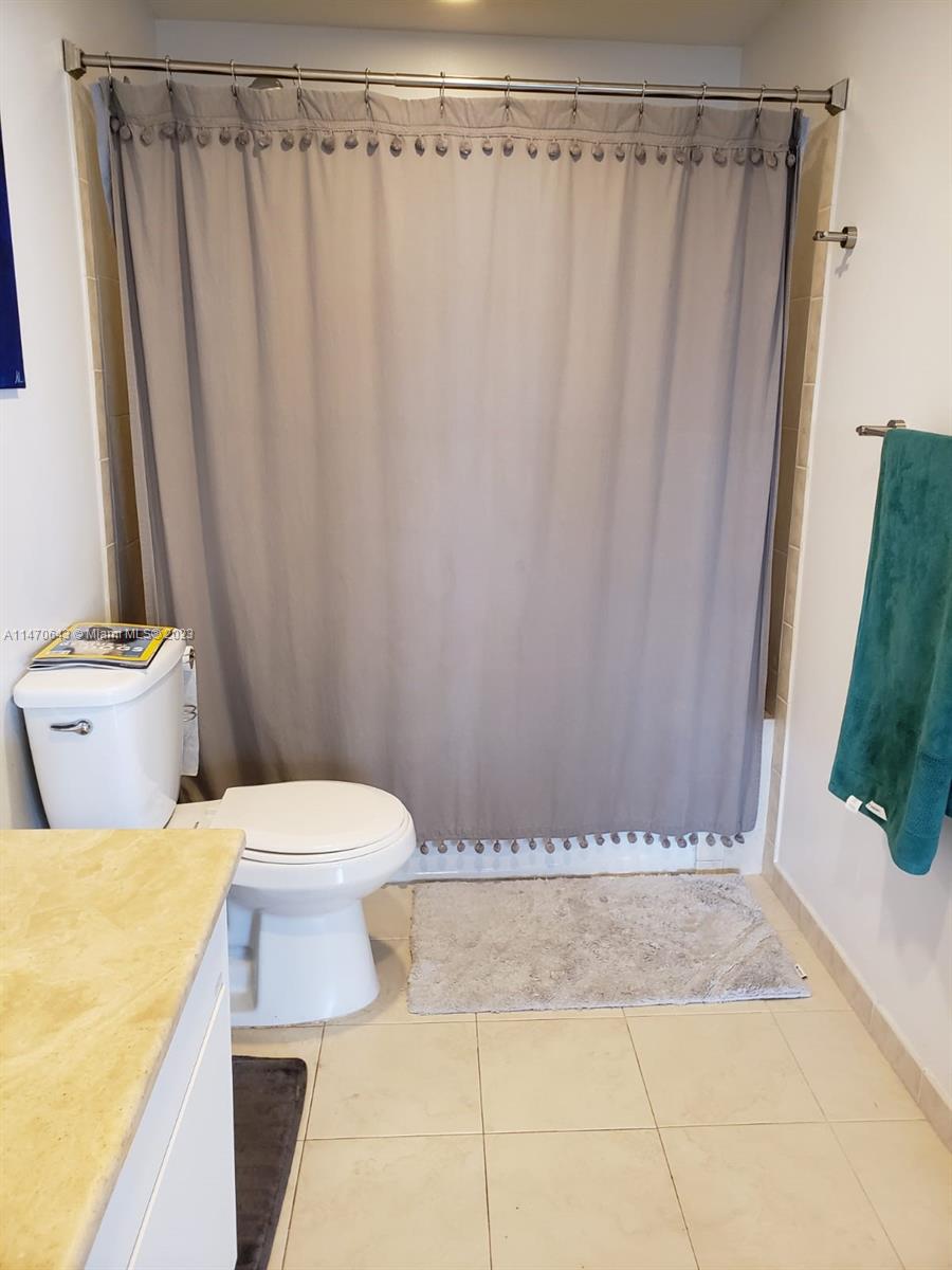 BLUE BAY TOWER CONDO - Residential Lease