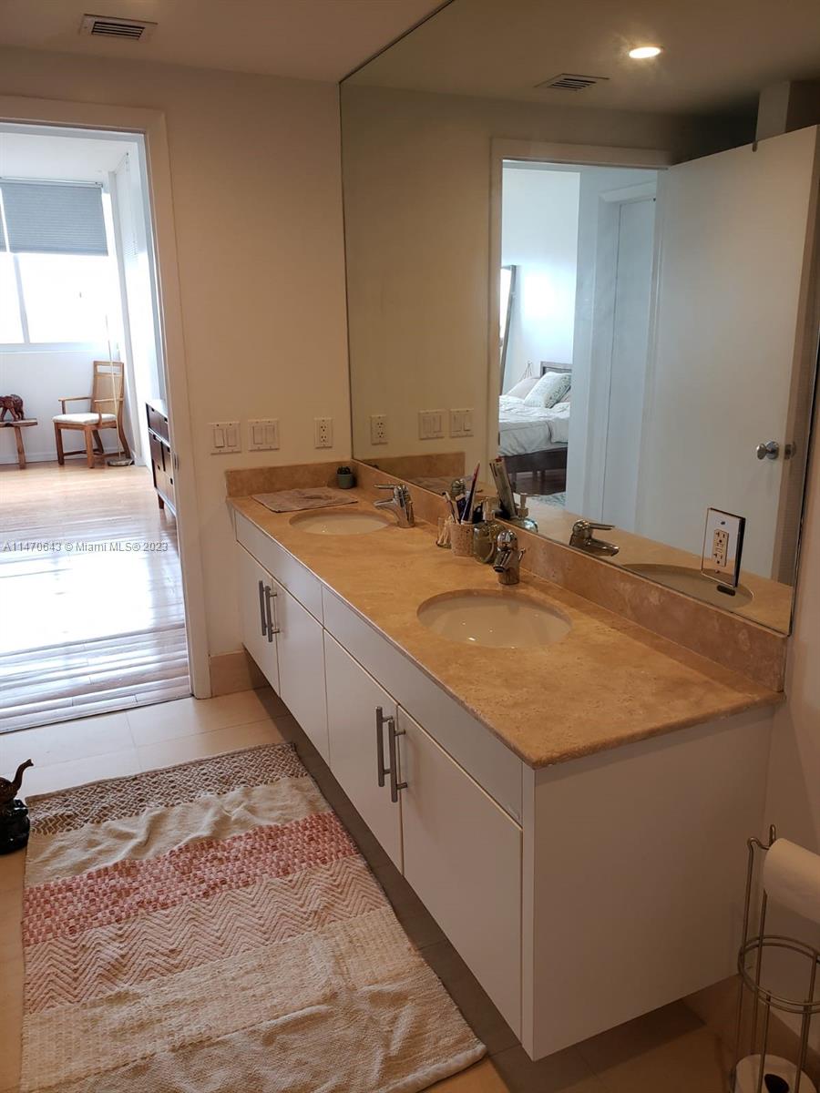 BLUE BAY TOWER CONDO - Residential Lease