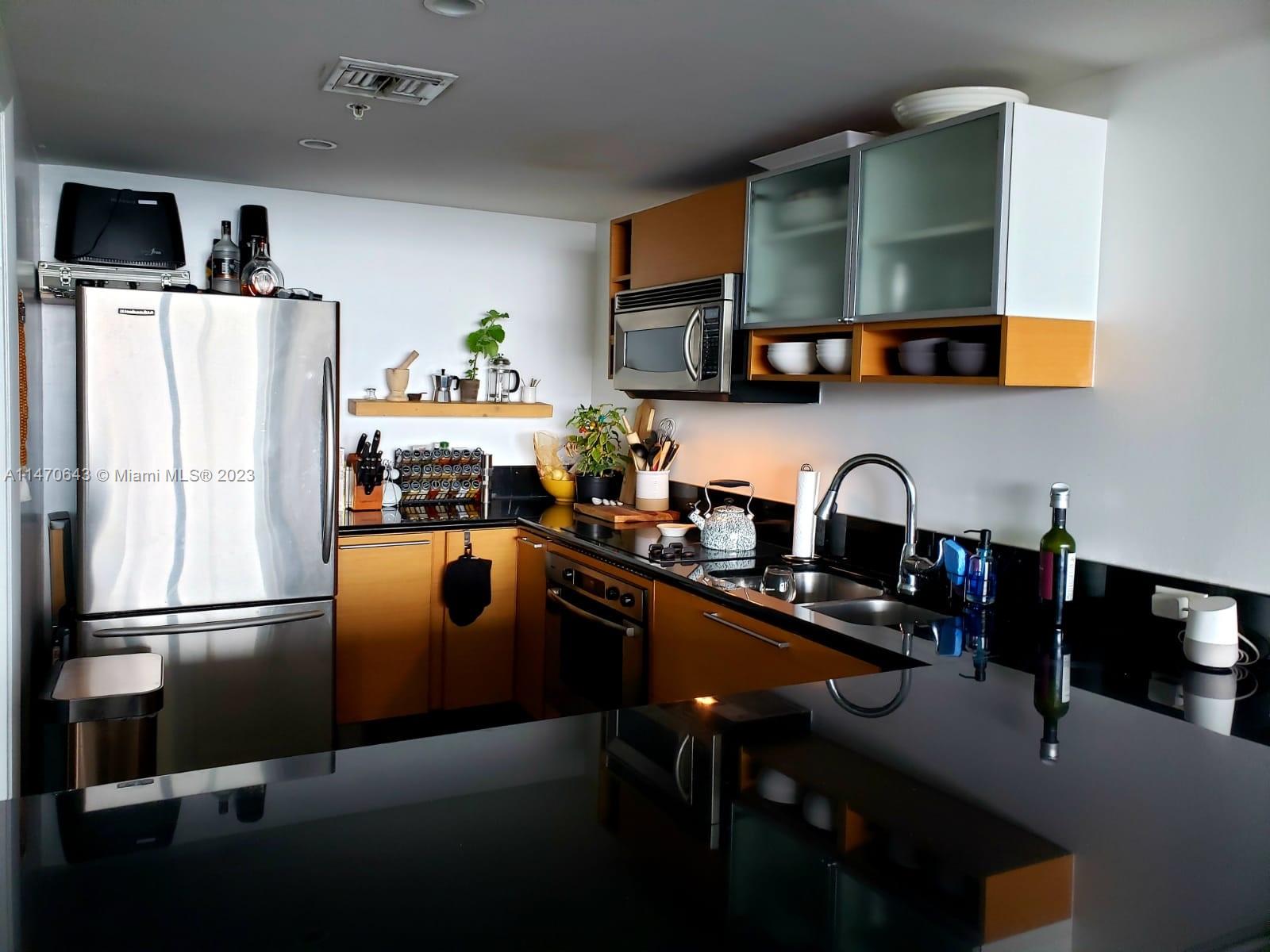 BLUE BAY TOWER CONDO - Residential Lease