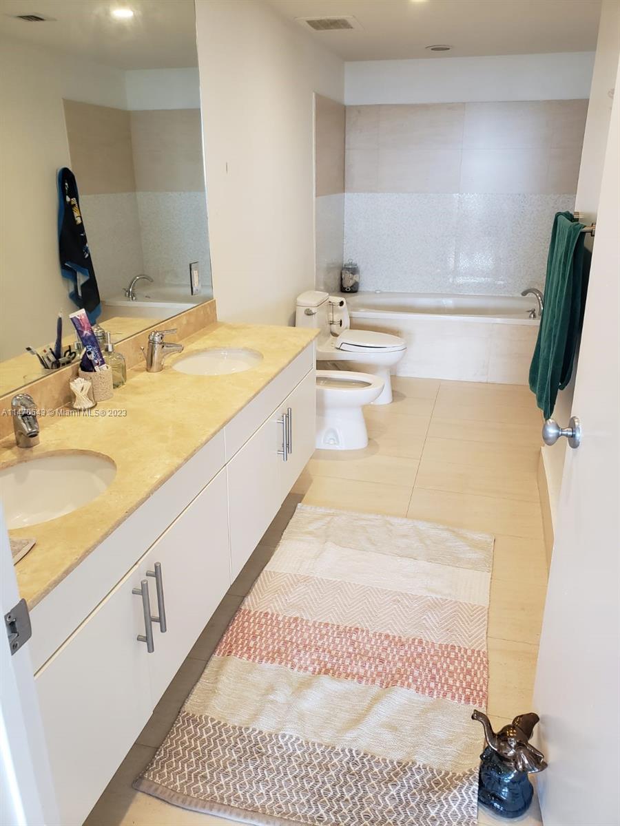 BLUE BAY TOWER CONDO - Residential Lease