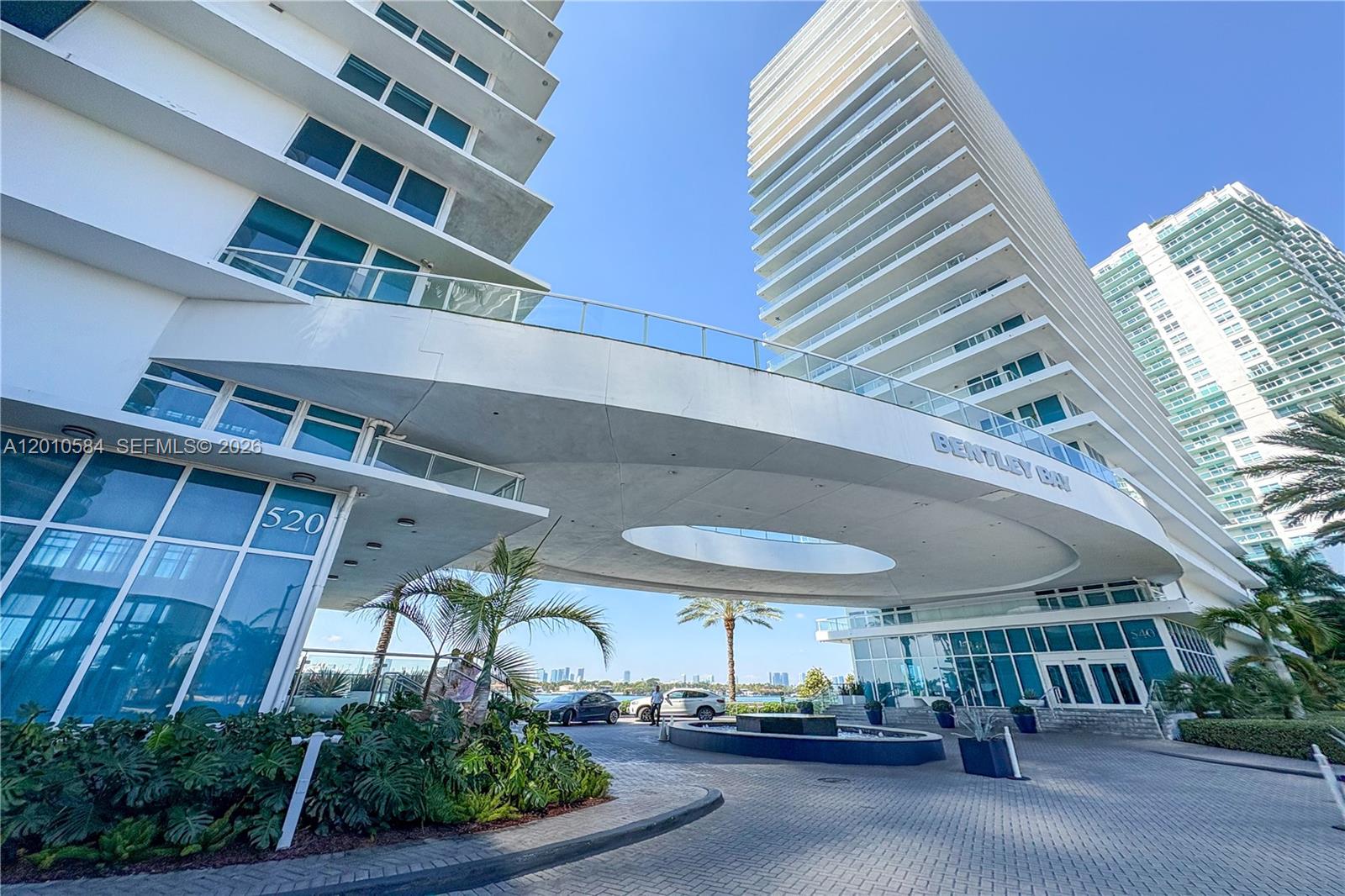 520 West Ave 1204