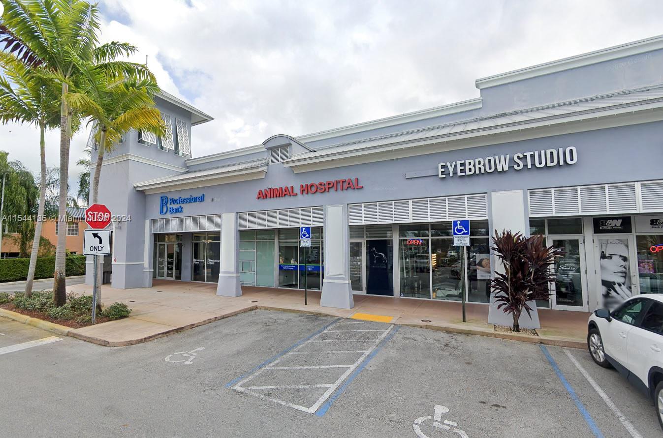 • Total available: 1,400 SF
• Asking rental rate: $65.00 PSF, NNN
• Dry-use unit available
• Strong residential density with a combined 12,644 residential units within 1-mile radius
• Situated directly on NW 41st Street with easy access to major highways and public transportation
• Join other tenants such as Einstein Bros Bagels, Smoothie King, La Boulangerie Boul’Mich and others
• Close to all the amenities within Downtown Doral, CityPlace, Atrium @ Doral, etc.
• Easy access via Palmetto Expressway (SR 826), Dolphin Expressway (SR 836), Florida’s Turnpike via NW 41st Street
• Close to residential communities, hotels, restaurants, banks, office parks, retail centers, malls, industrial complexes, etc.