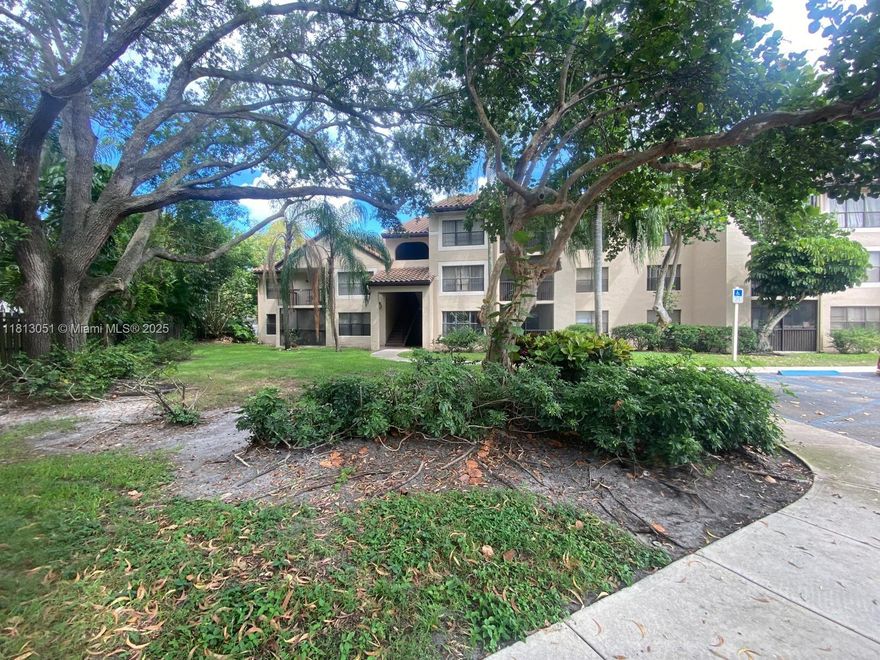 Beautiful, just remodeled 1-bedroom, 1 bathroom unit in the gated community of Palm Aire Gardens. Spacious bedroom apartment on the 1st floor. New flooring, new stainless steel appliances, washer and dryer inside the unit. Amenities: clubhouse, swimming pool, tennis court, walking trail, fitness club. Very close to I-95 and the turnpike, transportation, and commercial hubs are close by. One assigned parking space. Ready to move in!