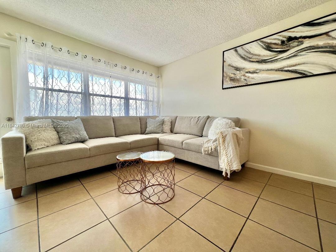 401 Golden Isles Dr 1011