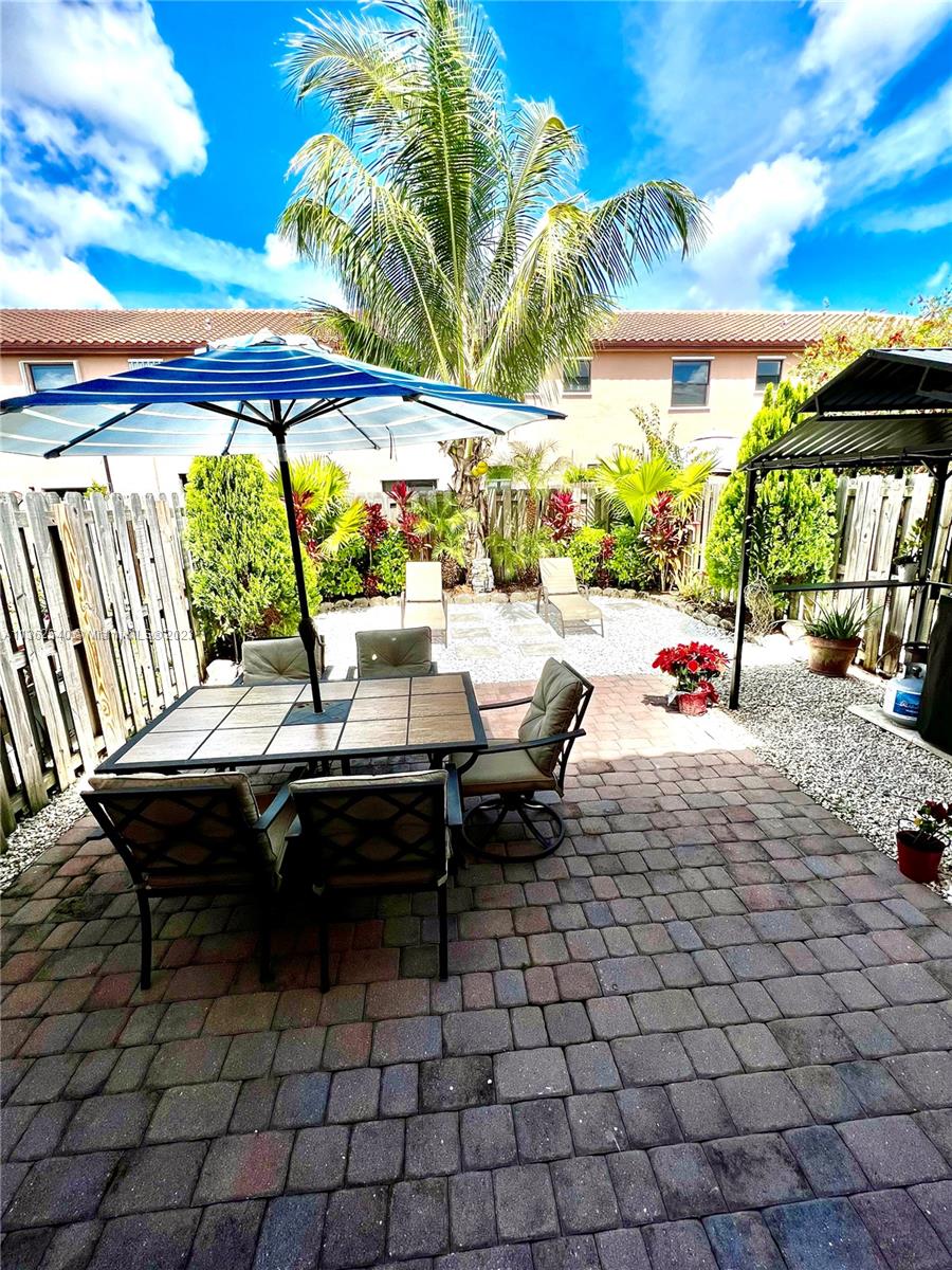 BAYWINDS OF GALAPAGOS FIR - Residential