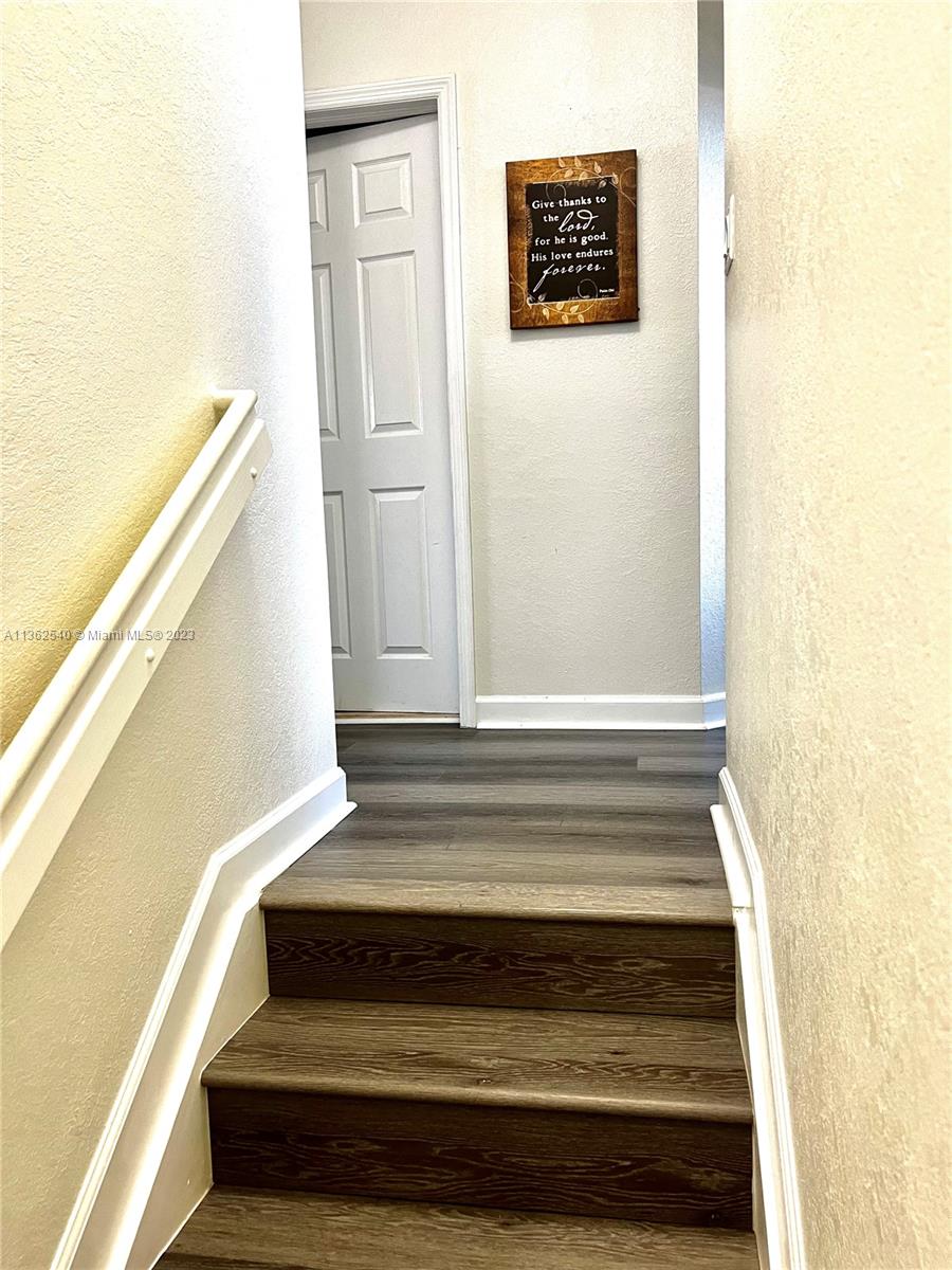 BAYWINDS OF GALAPAGOS FIR - Residential