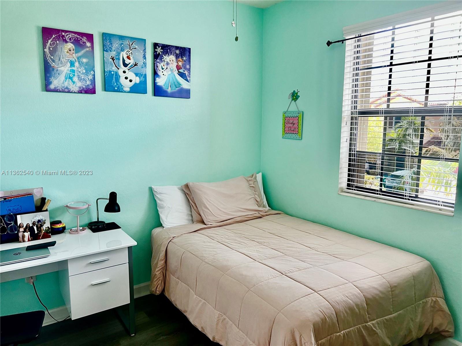 BAYWINDS OF GALAPAGOS FIR - Residential