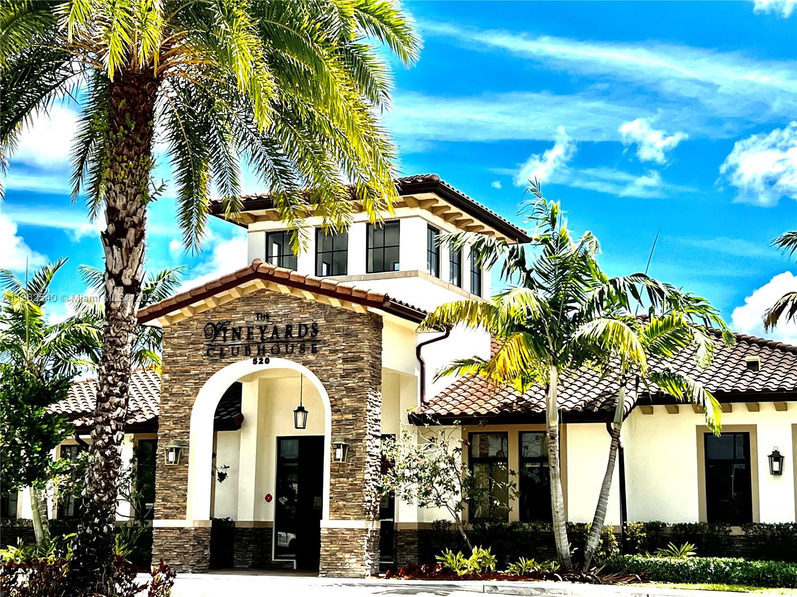 BAYWINDS OF GALAPAGOS FIR - Residential