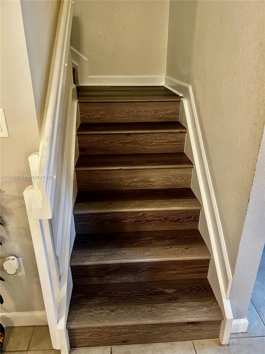 BAYWINDS OF GALAPAGOS FIR - Residential