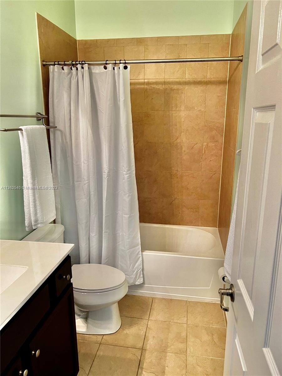 BAYWINDS OF GALAPAGOS FIR - Residential