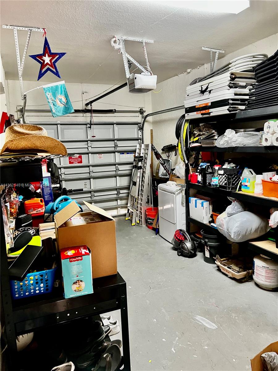 BAYWINDS OF GALAPAGOS FIR - Residential