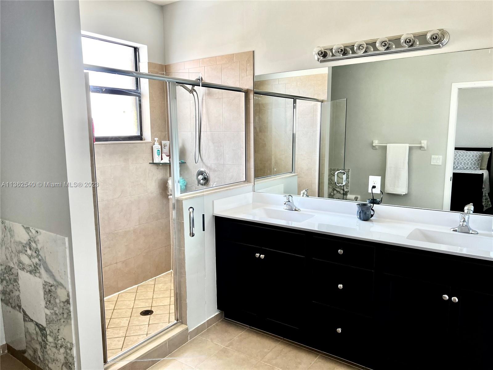 BAYWINDS OF GALAPAGOS FIR - Residential