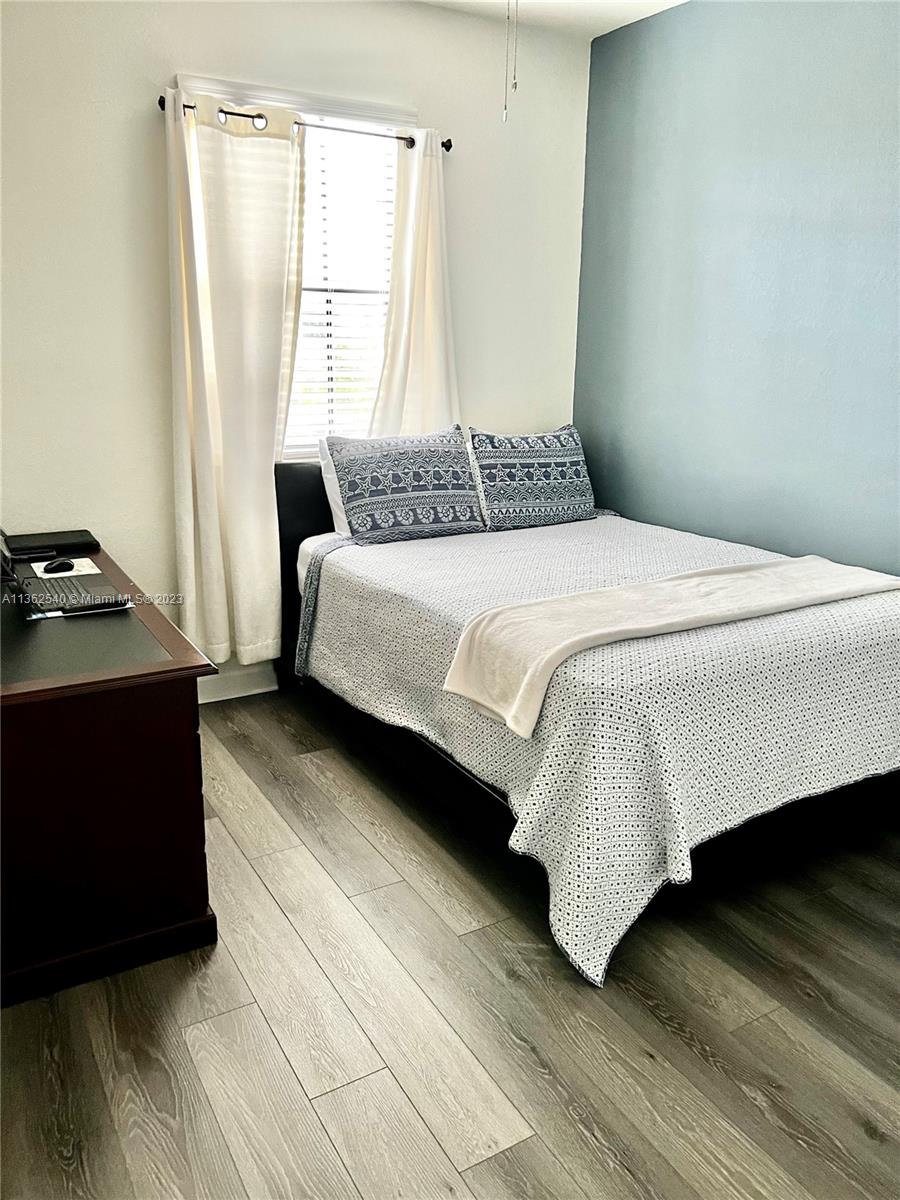 BAYWINDS OF GALAPAGOS FIR - Residential