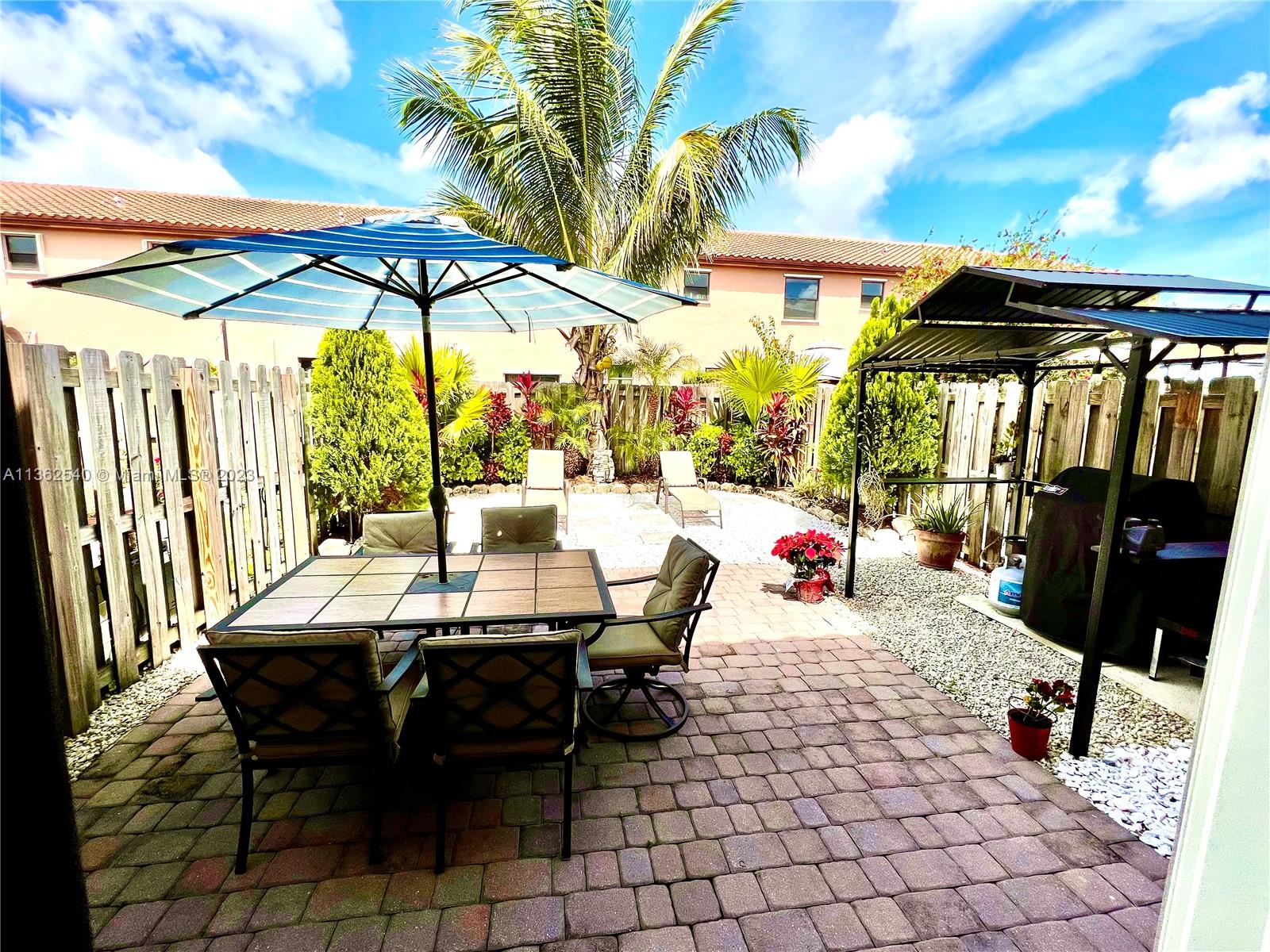 BAYWINDS OF GALAPAGOS FIR - Residential