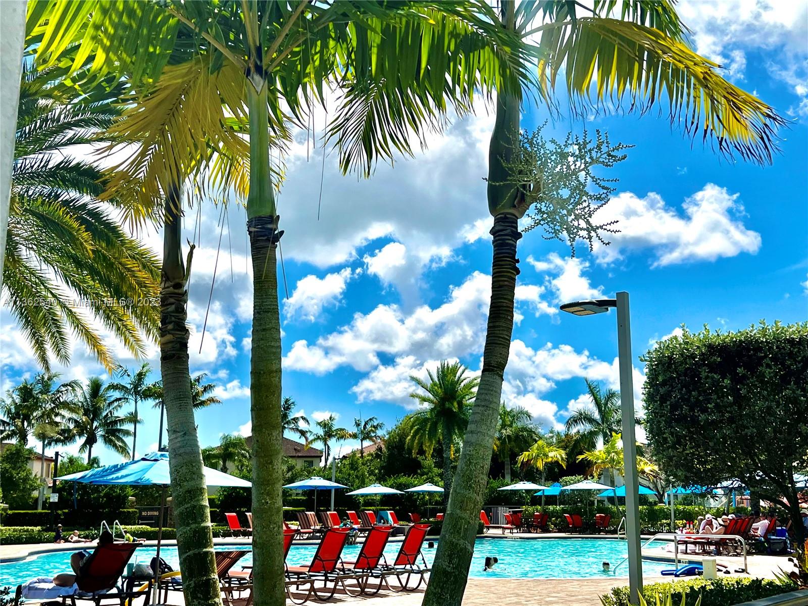 BAYWINDS OF GALAPAGOS FIR - Residential