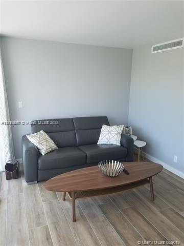 PRESIDENT OF PALM BEACH C - Residential Lease