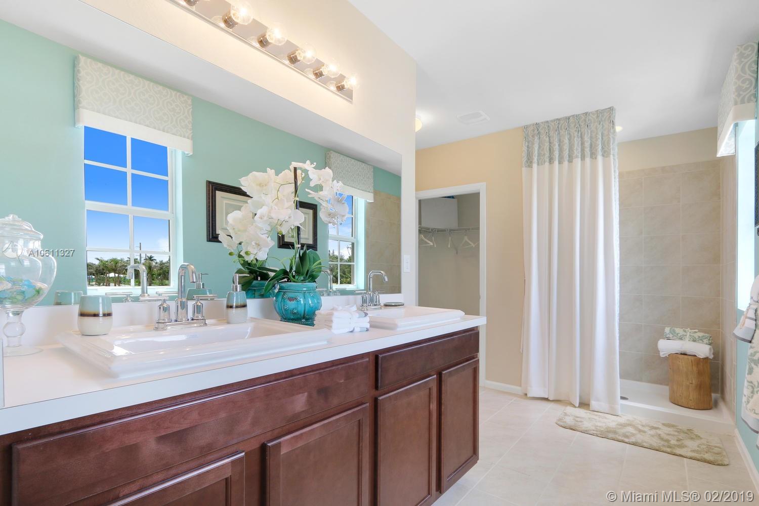 BAY GARDENS - Residential