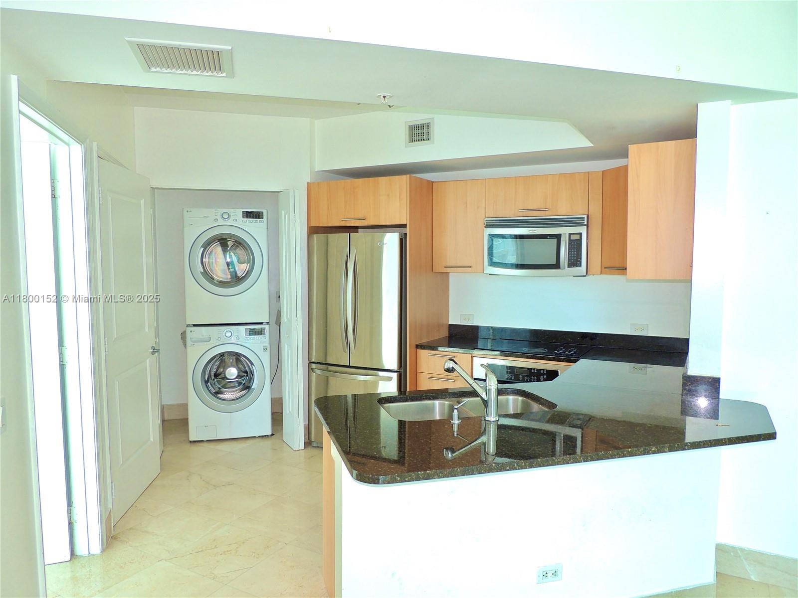 480 NE 30th St 1105