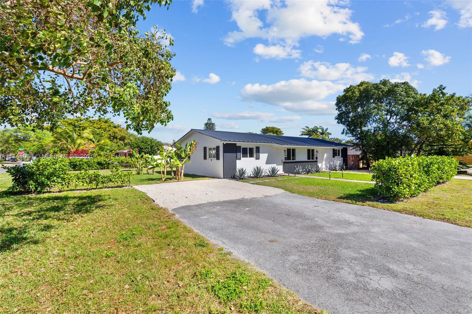 Rental Property at 1003 Ne 110th St 1003, Biscayne Park, Miami-Dade County, Florida - Bedrooms: 2 
Bathrooms: 1  - $2,800 MO.