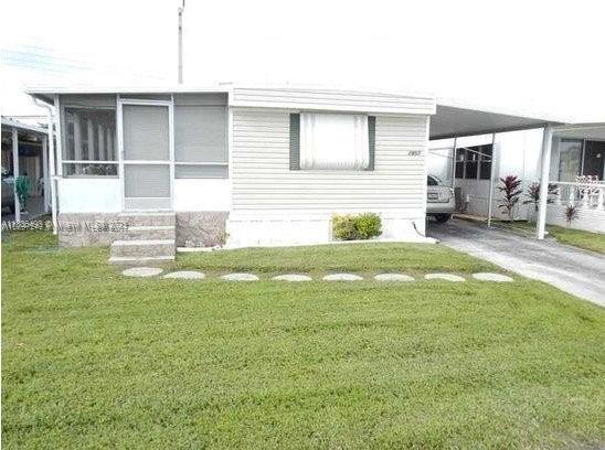 RAVENSWOOD ESTATES & MARI - Residential Lease