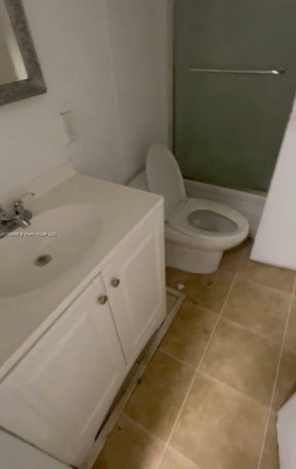 RAVENSWOOD ESTATES & MARI - Residential Lease