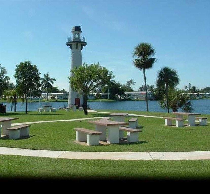 RAVENSWOOD ESTATES & MARI - Residential Lease