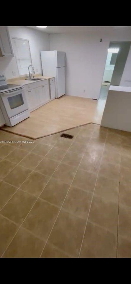 RAVENSWOOD ESTATES & MARI - Residential Lease