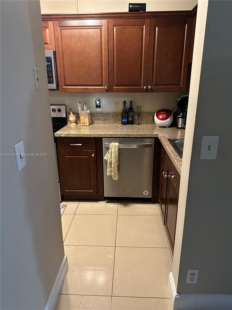 LAKEWOOD VILLAGE - Residential