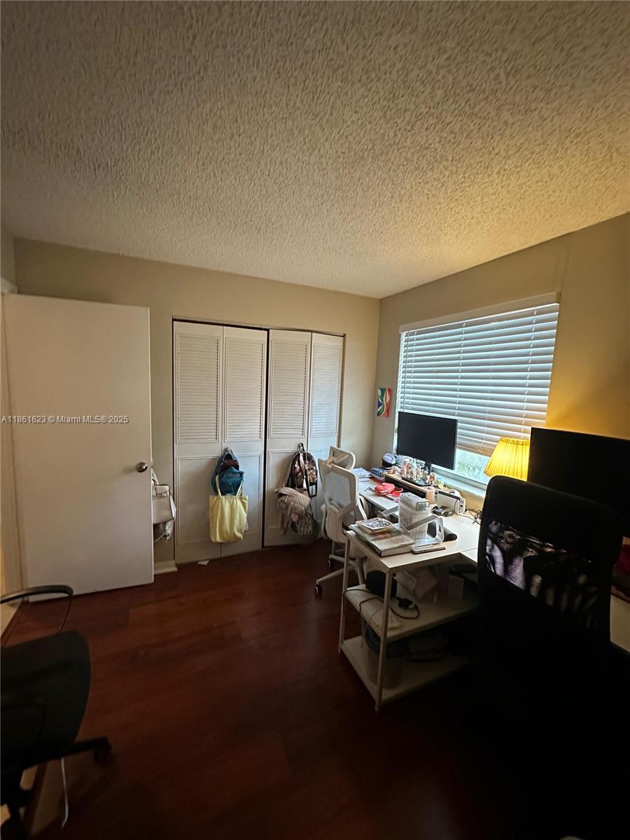 LAKEWOOD VILLAGE - Residential