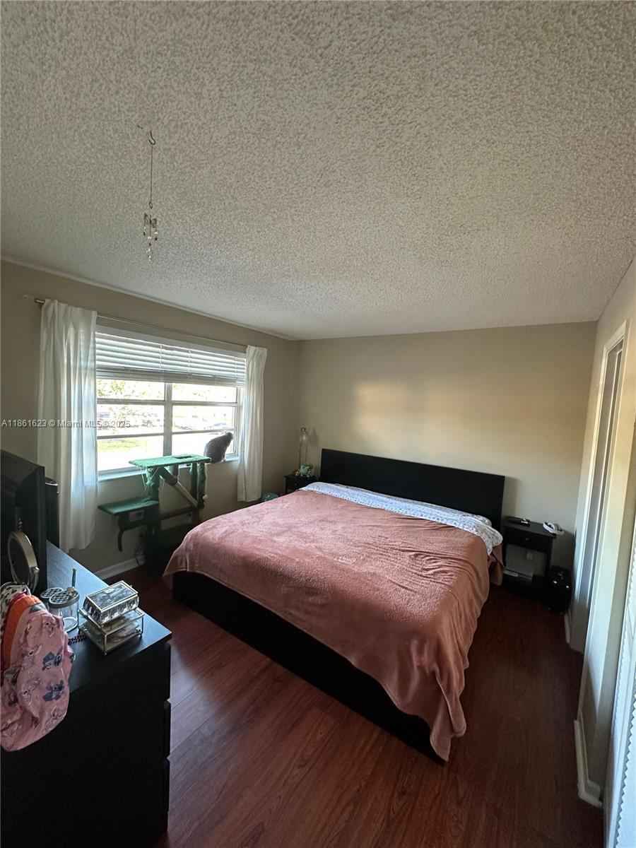 LAKEWOOD VILLAGE - Residential