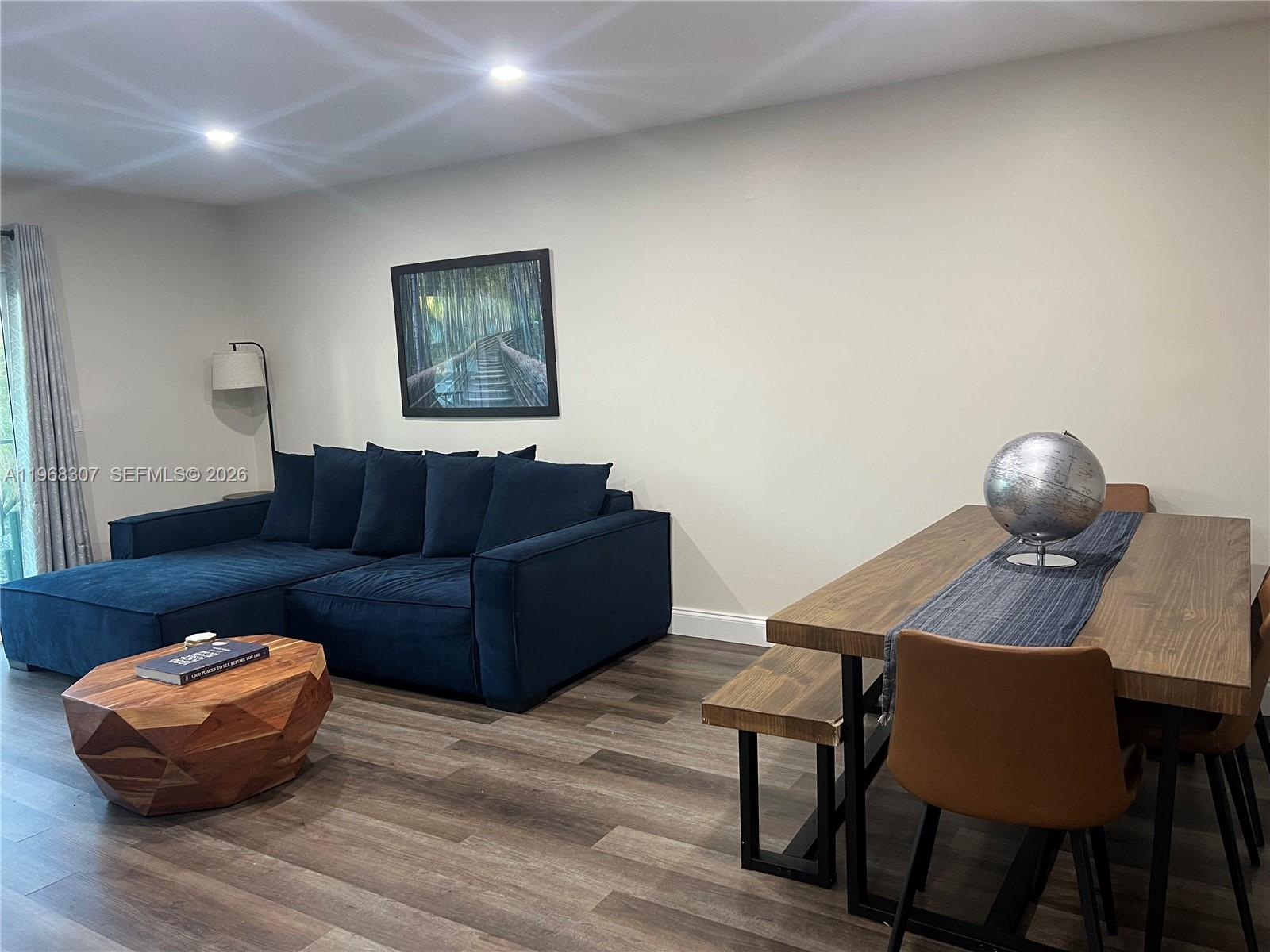 DOLPHIN CONDO - Residential