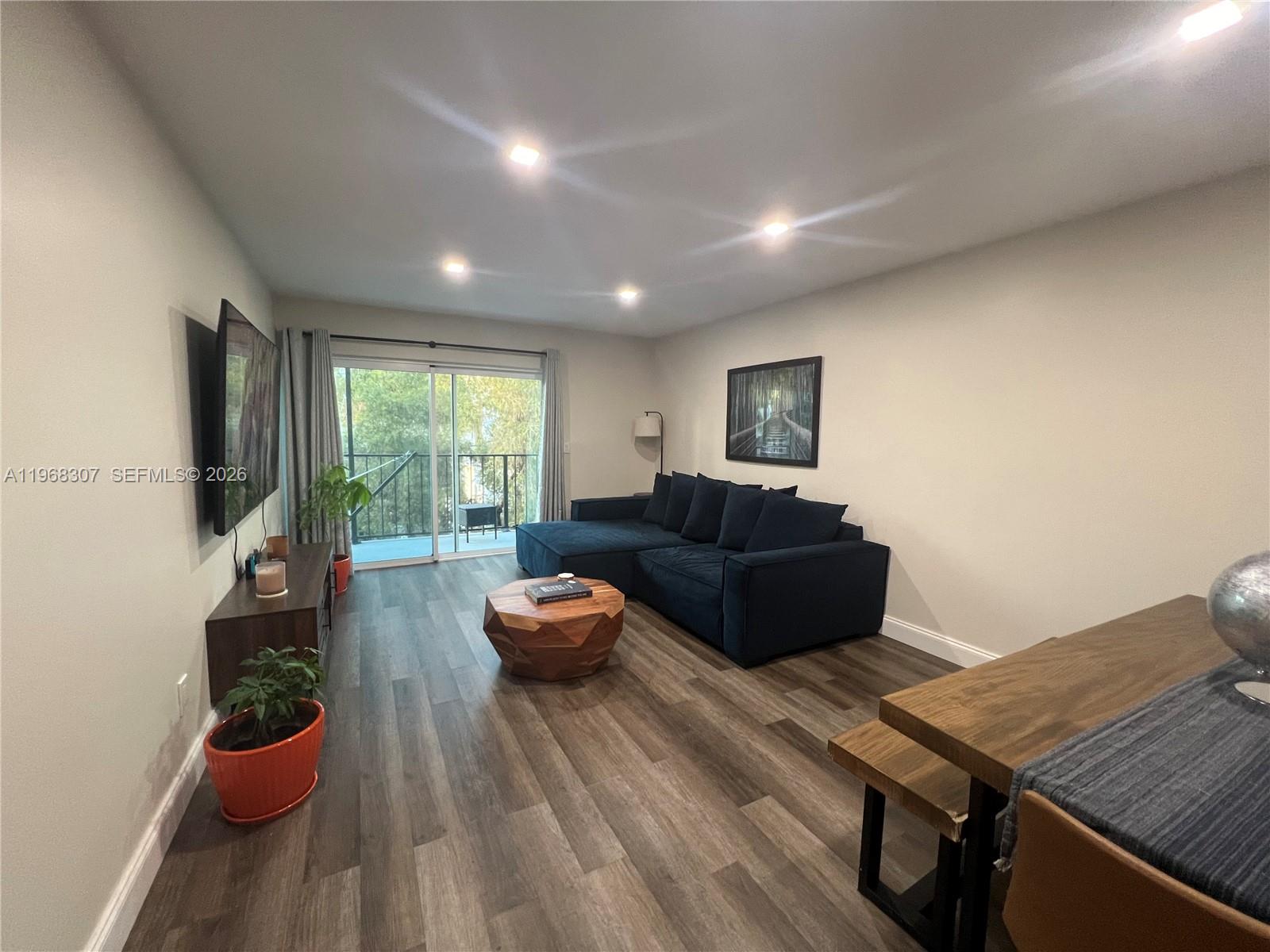 DOLPHIN CONDO - Residential