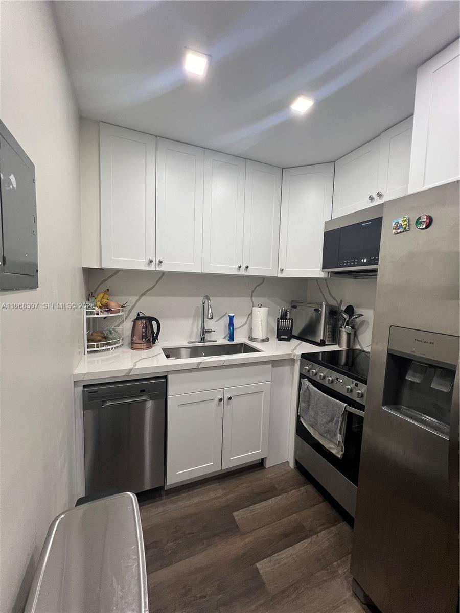 DOLPHIN CONDO - Residential